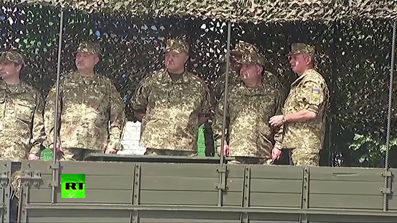 'Pacifism over!' Poroshenko presents tanks, Humvees, weaponry to Donbass forces