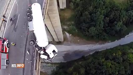 Il Reste Suspendu dans sa Cabine à 128 mètres de Hauteur pendant Deux Heures