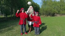 Babbo Natale gioca calcio e FC Santa Claus Rovaniemi in Lapponia Finlandia