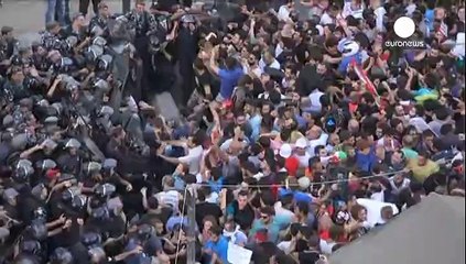 لبنان: مواجهات عنيفة بين محتجين والقوى الأمنية على خلفية أزمة النفايات