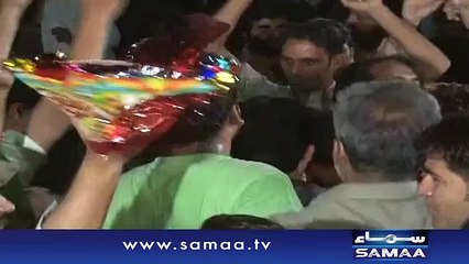 Watch PTI leader Imran Ismail’s Bhangra After NA 122 Result