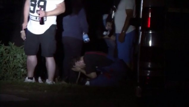 Des néonazis allemands protestent violemment contre un foyer de demandeurs d'asile