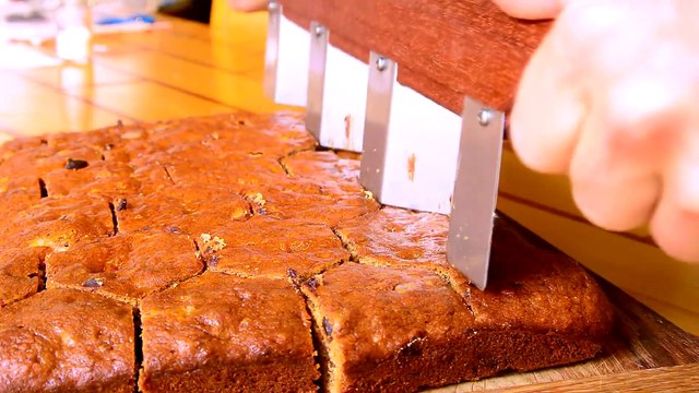 Un outil pour couper les gateaux en forme hexagonale