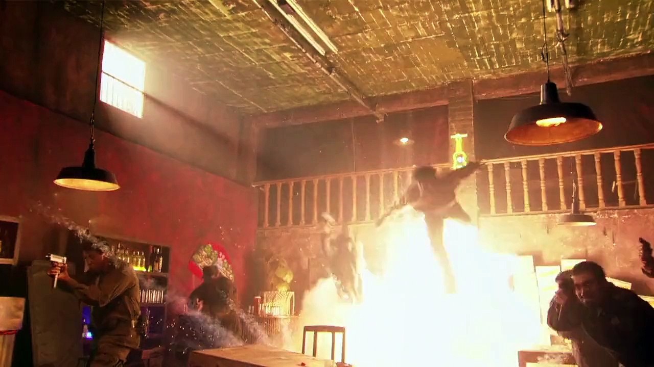 Supercut des armes les plus improbables utilisées dans l'histoire du cinéma