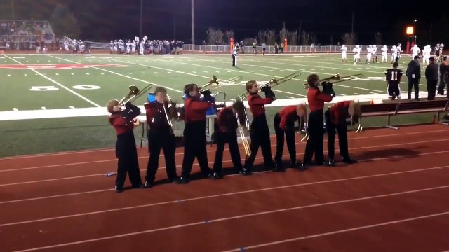 Ils improvisent une danse tout en jouant !