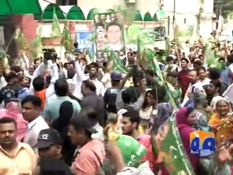 PTI, PML-N Workers Raise Slogans Against Each Other Outside EC Office