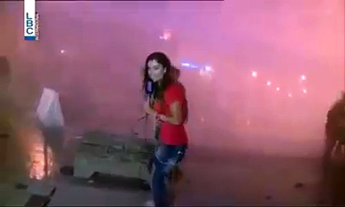 حصري بالفيديو :o :قوات الأمن اللبنانية تعتدى بالضرب على مذيعة قناة “LBC” ...