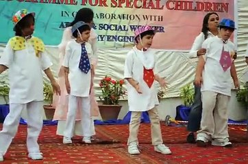 Special children, I like shaking my hands to music by Gymboree