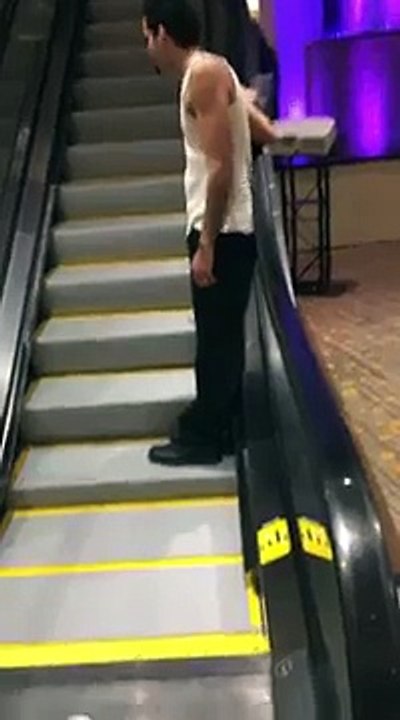 Quand tu es bourré, l'escalator peut paraitre très très très très long !
