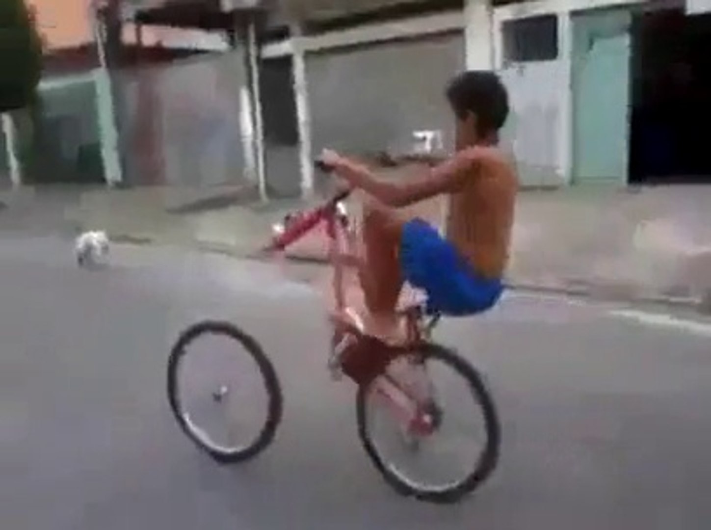 Cycle Accident Funny But Dangerous - video Dailymotion