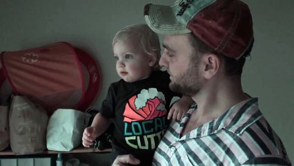 Toddler's Priceless Reaction to Her First Summer Rain with Daddy!