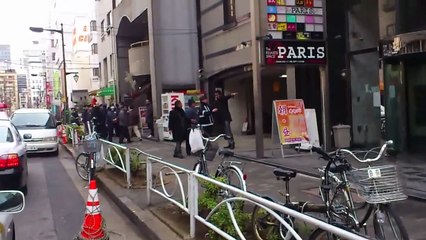 外人とチンピラの乱闘 撮影者も危機一髪 !!