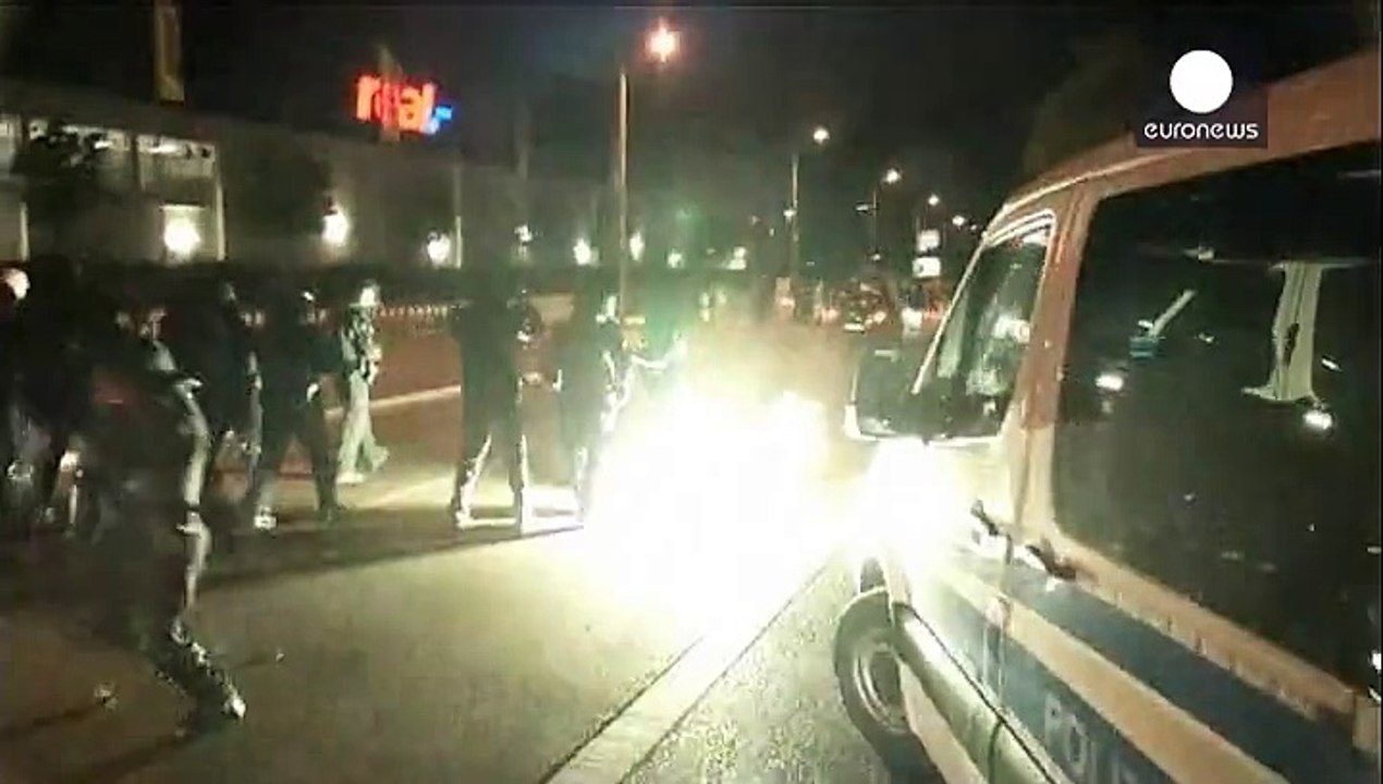 Fremdenhass in heidenau: polizei errichtet sicherheitszone um asylunterkunft