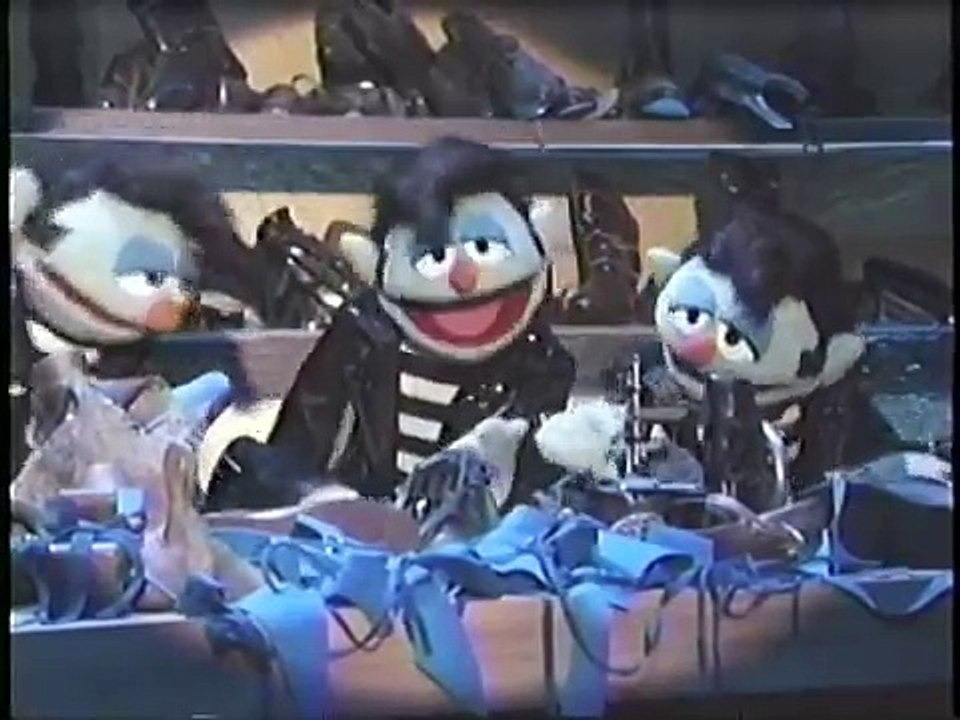 The Muppets - The Elves and the Shoemaker