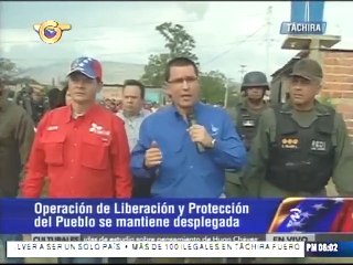 Transportan a personas con “casos humanitarios” por la frontera