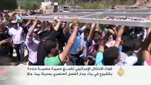 قوات الاحتلال تقمع مسيرة منددة ببدء بناء الجدار بالضفة