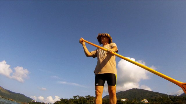 Navegação em reciclados, garrafas PET, nas praias as praias de Ubatuba, Brasil