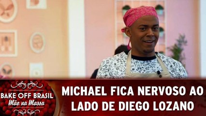 Michael fica nervoso ao lado de Diego Lozano