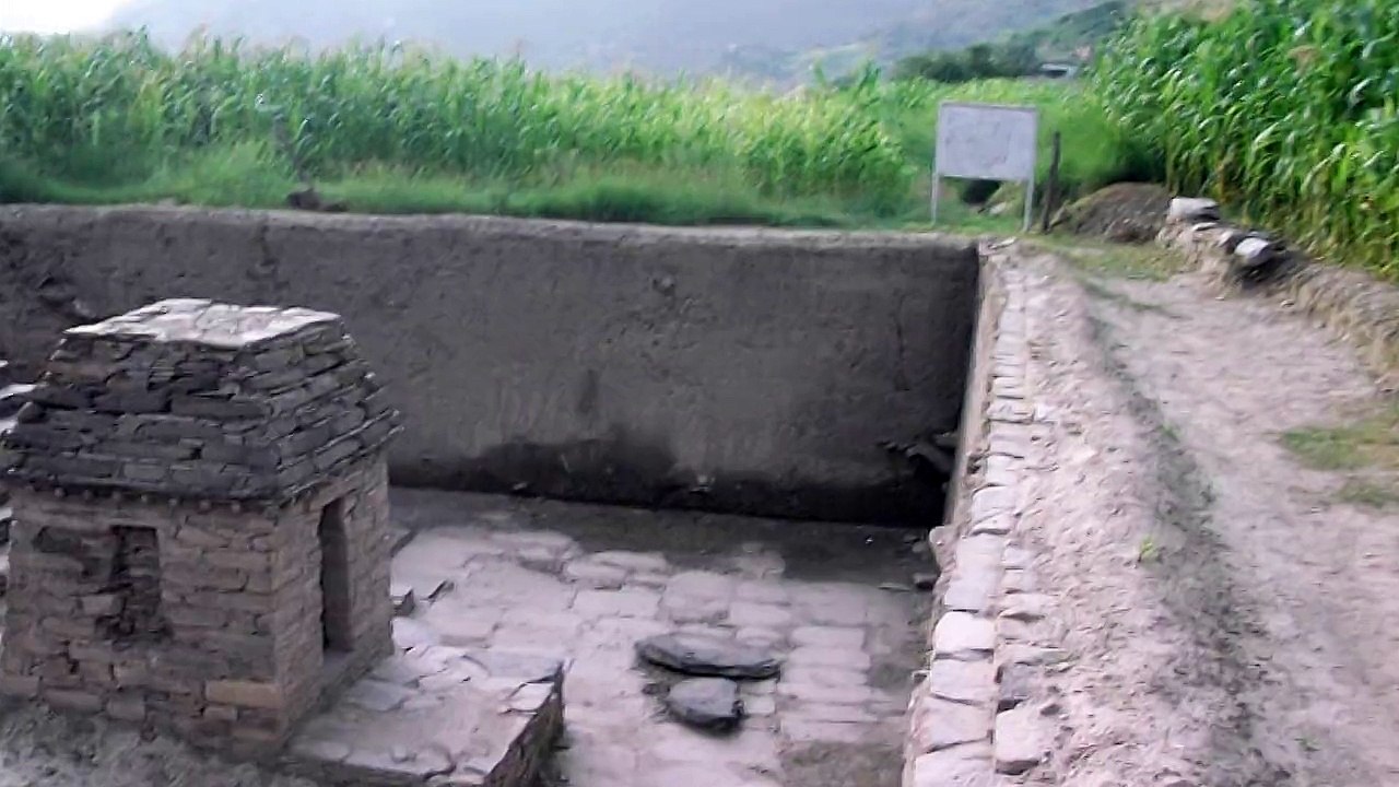 Amlok dara stupa (swat)