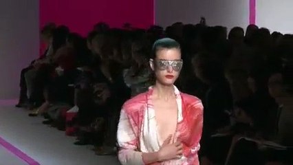 Emanuel Ungaro - Spring Summer 2010 Paris Fashion Week Runway show Estrella Archs