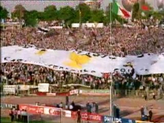 Europacupfinal 1985  Liverpool-Juventus på Heyselstadion - Intro