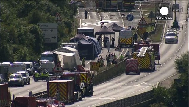 Suche nach weiteren Opfern des Flugzeugunglücks in England