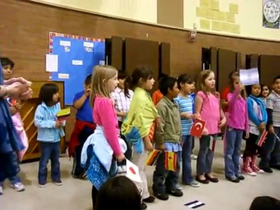 "Hola" cantada en diferentes idiomas.