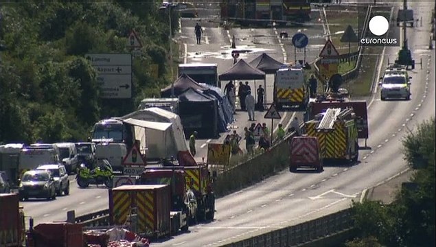 سقوط یک هواپیما در نمایش هوایی چند کشته برجای گذاشت