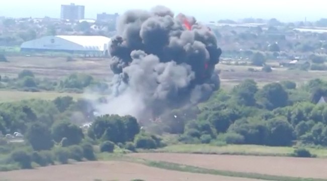Une vidéo amateur montre le crash d’un avion de chasse lors d’un meeting aérien en Angleterre