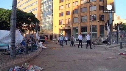 Lübnan'da muhalif gösteriler büyüyor