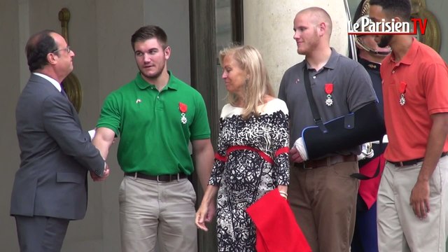 A l'Elysée, les héros du Thalys reçoivent la Légion d'honneur