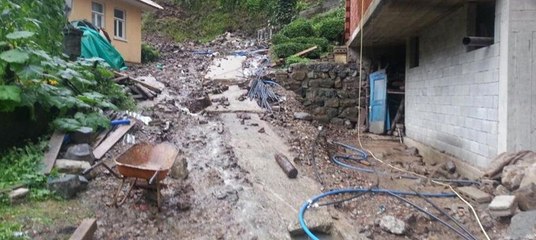 Rize'de sağanak yağış sele dönüştü