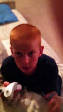 Kid does an amazing R2D2 impersonation - Star Wars