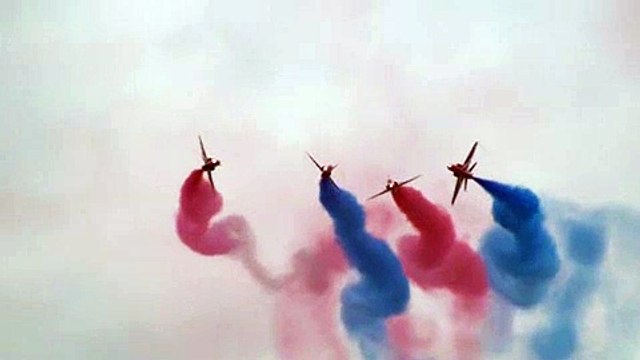 Red Arrows at Farnborough 2008 PT 3