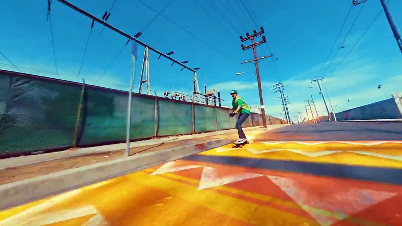 Une course de Mario Kart en longboard