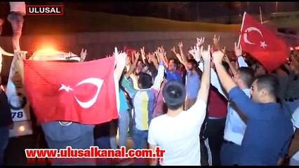 Yurttaşlar sokağa çıktı, şehitler için slogan attı