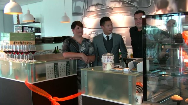 Wethouder Mourik opent Doppio Espresso / Spijkenisse 2015