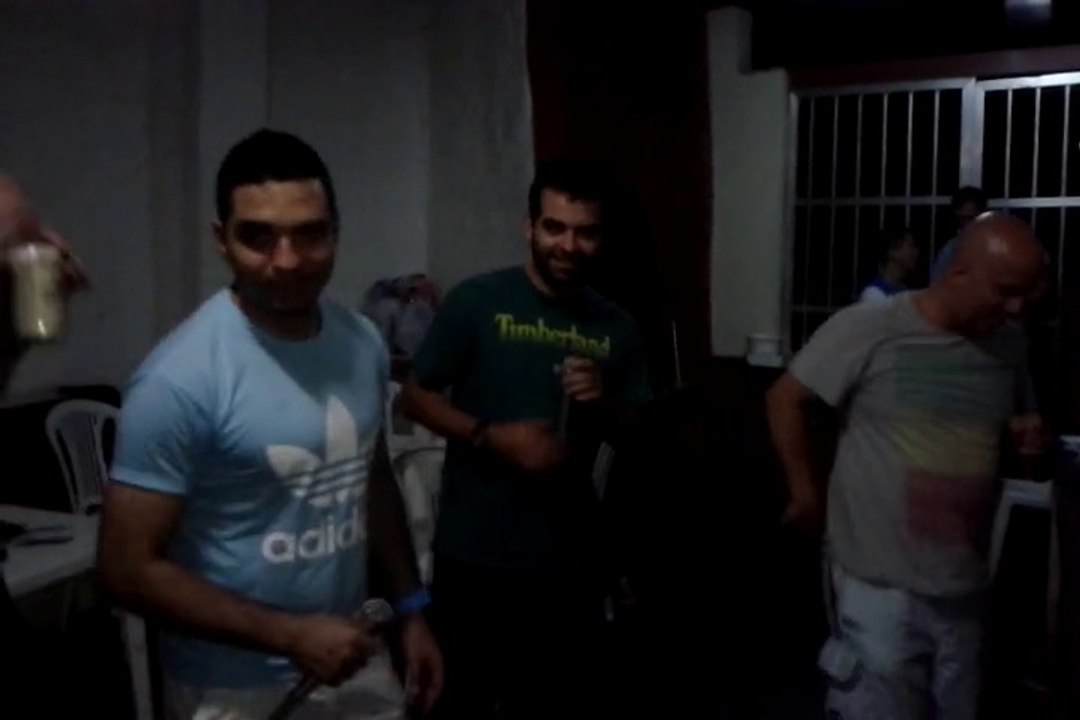 VINÍCIUS LEÃO no CHURRASCO com KARAOKE - cantando TIM MAIA