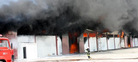 Plastik fabrikasındaki yangın korkuttu