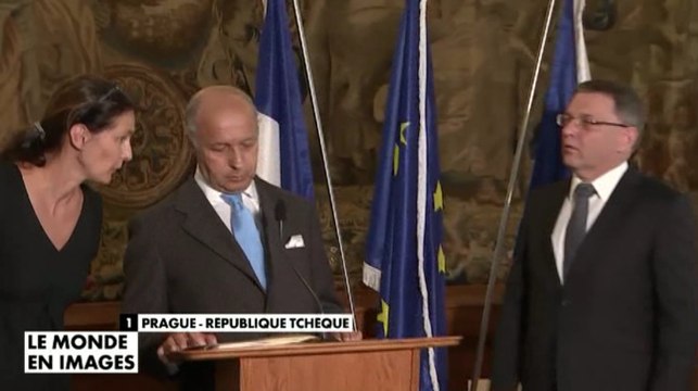 Laurent Fabius fait un malaise en direct - ZAPPING ACTU DU 24/08/2015