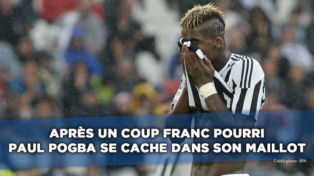 Après un coup franc pourri, Paul Pogba se cahe dans son maillot
