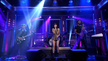 Performance :Carly Rae Jepsen chante son titre " Run away with me " chez Jimmy Fallon - Tonight Show du 19/08, sur MCM !