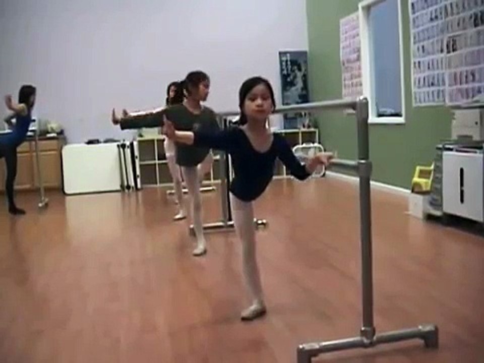 Chinese Dance Class 中國舞基本功訓練 - Jocelyn 8 years old