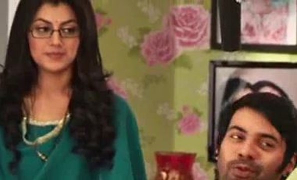 bina Tanu ko bataye Abhi chhup kar mil ne gaya Pragya ko- 24 august 2015 - Kumkum Bhagya