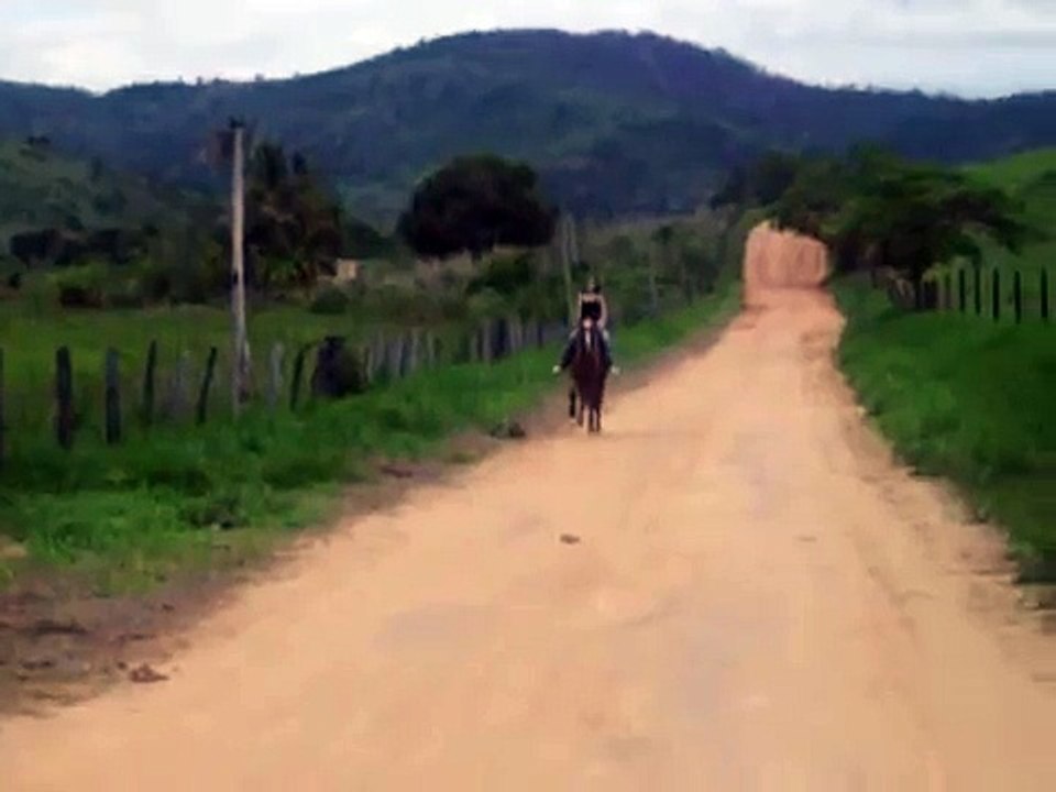 jenny andando de cavalo rsrss