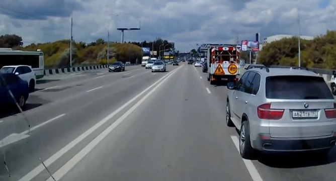 Ambulance bloquée par BMW X5