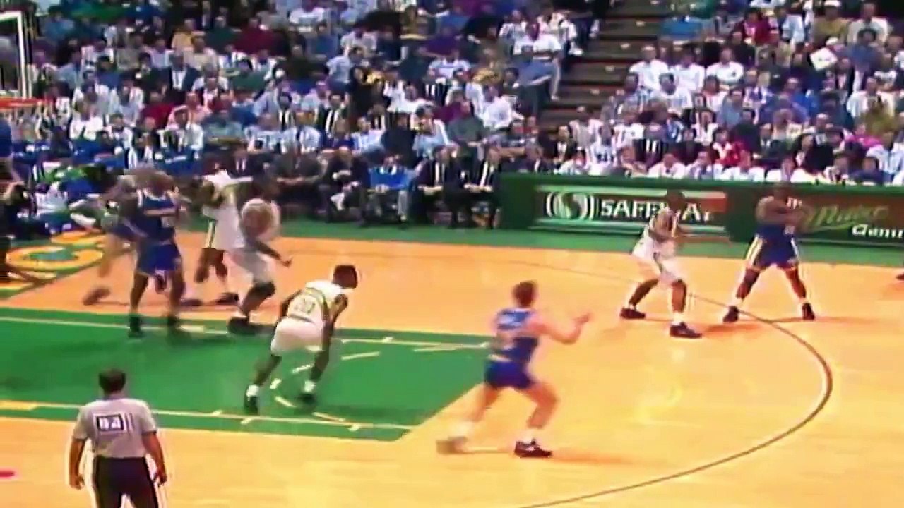 Le légendaire poster dunk de Shawn Kemp sur Alton Lister