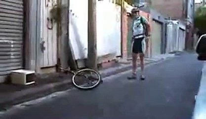 very small cycle- play  man a small cycle awsome