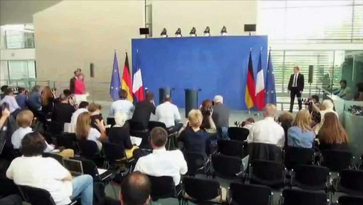 Migrants: Hollande en appelle à "un système d'asile unifié" dans l'UE