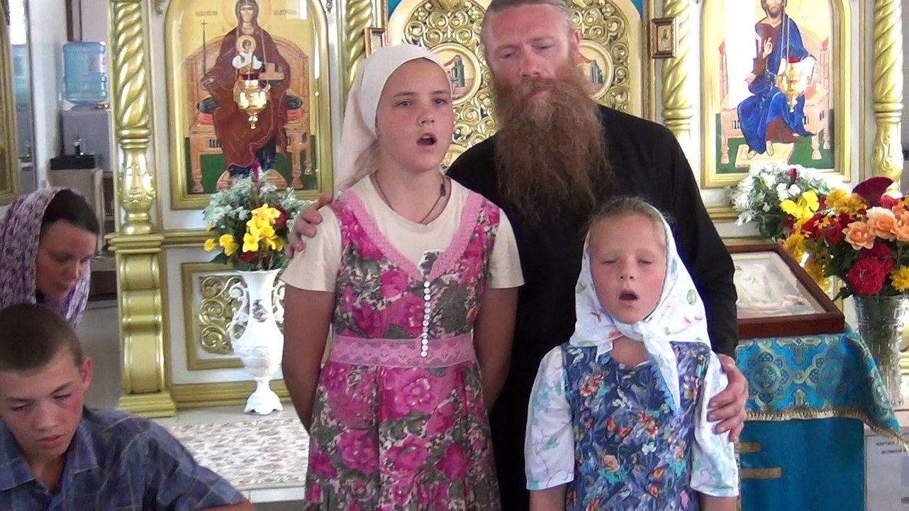 Семейный певческий ансамбль Зотовых "Живая старина". Сайт храма http://saintannakashin.cerkov.ru